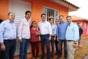 Quarenta e nove famílias de Florestópolis, município da região Norte do Paraná, concretizaram nesta sexta-feira (22) o sonho da casa própria. Elas vão morar no Residencial José Alves dos Santos, inaugurado pelo governador Carlos Massa Ratinho Junior, pelo presidente da Companhia de Habitação do Paraná (Cohapar), Jorge Lange, e o prefeito Nelson Correia Junior.  -  Florestópolis, 22/01/2019  -  Foto: José Fernando Ogura/ANPr