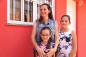 Quarenta e nove famílias de Florestópolis, município da região Norte do Paraná, concretizaram nesta sexta-feira (22) o sonho da casa própria. Elas vão morar no Residencial José Alves dos Santos, inaugurado pelo governador Carlos Massa Ratinho Junior, pelo presidente da Companhia de Habitação do Paraná (Cohapar), Jorge Lange, e o prefeito Nelson Correia Junior.  -  Florestópolis, 22/01/2019  -  Foto: José Fernando Ogura/ANPr