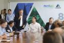 Governador Carlos Massa Ratinho Junior assina os contratos para a construção de 872 casas populares em 15 municípios paranaenses. Participaram da solenidade: presidente da Cohapar, Jorge Lange, secretários, prefeitos, empresários e lideranças dos municípios beneficiados.