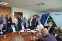 O governador Carlos Massa Ratinho Junior assinou nesta quinta-feira (14) contratos para a construção de 872 novas moradias populares em 15 municípios paranaenses. Os projetos foram desenvolvidos em diferentes programas coordenados pela Companhia de Habitação do Paraná (Cohapar), em parceria com as prefeituras e receberão investimentos de R$ 68,8 milhões.