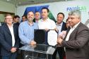 O governador Carlos Massa Ratinho Junior assinou nesta quinta-feira (14) contratos para a construção de 872 novas moradias populares em 15 municípios paranaenses. Os projetos foram desenvolvidos em diferentes programas coordenados pela Companhia de Habitação do Paraná (Cohapar), em parceria com as prefeituras e receberão investimentos de R$ 68,8 milhões.