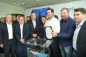 O governador Carlos Massa Ratinho Junior assinou nesta quinta-feira (14) contratos para a construção de 872 novas moradias populares em 15 municípios paranaenses. Os projetos foram desenvolvidos em diferentes programas coordenados pela Companhia de Habitação do Paraná (Cohapar), em parceria com as prefeituras e receberão investimentos de R$ 68,8 milhões.