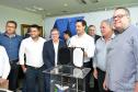 O governador Carlos Massa Ratinho Junior assinou nesta quinta-feira (14) contratos para a construção de 872 novas moradias populares em 15 municípios paranaenses. Os projetos foram desenvolvidos em diferentes programas coordenados pela Companhia de Habitação do Paraná (Cohapar), em parceria com as prefeituras e receberão investimentos de R$ 68,8 milhões.