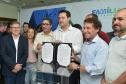 O governador Carlos Massa Ratinho Junior assinou nesta quinta-feira (14) contratos para a construção de 872 novas moradias populares em 15 municípios paranaenses. Os projetos foram desenvolvidos em diferentes programas coordenados pela Companhia de Habitação do Paraná (Cohapar), em parceria com as prefeituras e receberão investimentos de R$ 68,8 milhões.