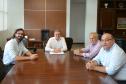O presidente da Cohapar, Jorge Lange, e o prefeito de Califórnia, Paulinho Moisés, estiveram reunidos nesta segunda-feira (25) na sede da empresa, em Curitiba. No encontro, eles conversaram sobre um projeto para a construção de 65 casas populares na cidade, localizada na região do Vale do Ivaí.