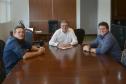 Com o objetivo de dar continuidade a um projeto para a construção de 72 casas populares, o prefeito de Capitão Leônidas Marques, Claudiomiro Quadri, visitou a sede da Cohapar, em Curitiba, nesta segunda-feira (25). Ele foi recebido pelo presidente da empresa, Jorge Lange, que passou orientações ao gestor municipal sobre os programas habitacionais do Governo do Estado.