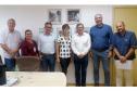 O presidente da Cohapar, Jorge Lange, e o presidente da Cohab Londrina, Luiz Oliveira, estiveram reunidos nesta sexta-feira (12) para discutir o fortalecimento das parcerias de trabalho entre os órgãos. O encontro é um desdobramento do processo de interiorização do Governo do Estado para a cidade da região norte durante esta semana.