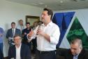O governador Carlos Massa Ratinho Junior assinou nesta quinta-feira (14) contratos para a construção de 872 novas moradias populares em 15 municípios paranaenses. Os projetos foram desenvolvidos em diferentes programas coordenados pela Companhia de Habitação do Paraná (Cohapar), em parceria com as prefeituras e receberão investimentos de R$ 68,8 milhões.