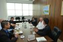 Representantes da Cohapar e do SENAC PR assinaram nesta sexta-feira (26) a ordem de serviço para início da oferta de 46 cursos profissionalizantes de forma gratuita a moradores do bairro Guarituba, em Piraquara. Serão 78 turmas disponíveis ao longo dos próximos 18 meses, com prioridade para participação de famílias previamente cadastradas por técnicos da área social da companhia.