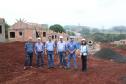 Representantes da Cohapar e da Prefeitura de Novo Itacolomi vistoriaram as obras de 42 casas populares que estão em construção na cidade na última semana. O empreendimento está recebendo cerca de R$ 2,4 milhões de investimentos do programa Família Paranaense e deverá ser concluído até o fim de julho.