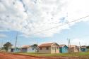 Famílias que viviam em condições precárias em Querência do Norte, na região Noroeste do Paraná, tiveram a esperança renovada nesta quinta-feira (30) ao receberem as chaves da casa própria de representantes da Cohapar e da prefeitura. Elas são as novas moradoras do Residencial Querência do Norte I, empreendimento que recebeu aproximadamente R$ 1,7 milhão de investimentos do Governo Federal e do Governo do Estado, com a parceria da administração municipal. 