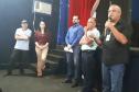 Técnicos da Cohapar e da Prefeitura de Presidente Castelo Branco realizaram na última sexta-feira (7) uma audiência pública para tratar do processo de regularização fundiária de três vilas rurais do município, na região Norte do Paraná. Eles passaram orientações e responderam dúvidas de famílias residentes nas vilas Boa Esperança, Castelo Branco e Castelo, que juntas possuem 105 casas construídas pelo Governo do Estado e que poderão ser tituladas a partir de agora.