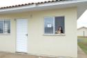 Representantes da Cohapar e da Prefeitura de Mallet entregaram nesta quinta-feira (27) as chaves de 20 casas populares a famílias da cidade, na região Centro-Sul do Paraná. A construção do conjunto habitacional recebeu investimentos que superam R$ 1,4 milhão em recursos do Fundo de Garantia do Tempo de Serviço (FGTS).