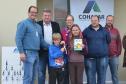 Representantes da Cohapar e da Prefeitura de Mallet entregaram nesta quinta-feira (27) as chaves de 20 casas populares a famílias da cidade, na região Centro-Sul do Paraná. A construção do conjunto habitacional recebeu investimentos que superam R$ 1,4 milhão em recursos do Fundo de Garantia do Tempo de Serviço (FGTS).