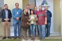 Representantes da Cohapar e da Prefeitura de Mallet entregaram nesta quinta-feira (27) as chaves de 20 casas populares a famílias da cidade, na região Centro-Sul do Paraná. A construção do conjunto habitacional recebeu investimentos que superam R$ 1,4 milhão em recursos do Fundo de Garantia do Tempo de Serviço (FGTS).