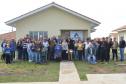 Representantes da Cohapar e da Prefeitura de Mallet entregaram nesta quinta-feira (27) as chaves de 20 casas populares a famílias da cidade, na região Centro-Sul do Paraná. A construção do conjunto habitacional recebeu investimentos que superam R$ 1,4 milhão em recursos do Fundo de Garantia do Tempo de Serviço (FGTS).