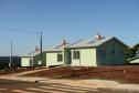 Cem famílias do distrito de Palmeirinha, em Guarapuava, receberam neste sábado (29) as chaves da casa própria. Elas foram beneficiadas por um projeto habitacional conjunto do Governo do Estado com o Governo Federal e a prefeitura, com investimentos que chegam a R$ 7,5 milhões dentro do programa Minha Casa Minha Vida. 