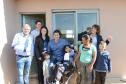 Cem famílias do distrito de Palmeirinha, em Guarapuava, receberam neste sábado (29) as chaves da casa própria. Elas foram beneficiadas por um projeto habitacional conjunto do Governo do Estado com o Governo Federal e a prefeitura, com investimentos que chegam a R$ 7,5 milhões dentro do programa Minha Casa Minha Vida. 