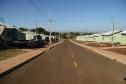 Cem famílias do distrito de Palmeirinha, em Guarapuava, receberam neste sábado (29) as chaves da casa própria. Elas foram beneficiadas por um projeto habitacional conjunto do Governo do Estado com o Governo Federal e a prefeitura, com investimentos que chegam a R$ 7,5 milhões dentro do programa Minha Casa Minha Vida. 