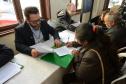 Neste sábado (6), representantes da Cohapar e prefeituras entregaram as escrituras de propriedade de 109 famílias da região dos Campos Gerais em Ponta Grossa. Os documentos foram emitidos pela companhia por meio do programa de Escrituração Direta, que prevê um serviço mais rápido e barato do que aquele praticado pelos tabelionatos. 