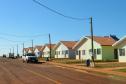 A manhã desta segunda-feira (15) ficará marcada para sempre na vida de cem famílias de Marechal Cândido Rondon, na região Oeste do Paraná. A partir de agora, elas são as proprietárias dos imóveis do Residencial Sol Nascente, empreendimento inaugurado pelo governador em exercício, Darci Piana e que recebeu investimentos de R$ 7,5 milhões do Governo Federal, Governo do Estado e prefeitura. 