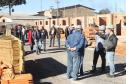 Uma comitiva de integrantes do Banco Interamericano de Desenvolvimento (BID) esteve no Paraná para acompanhar obras de construção de casas populares na última semana. Acompanhados de técnicos da Cohapar e da Secretaria de Estado da Justiça, Família e Trabalho, eles conferiram detalhes de empreendimentos habitacionais em Cantagalo, Fernandes Pinheiro, Rebouças e Teixeira Soares.