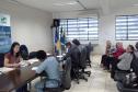 Técnicos da Cohapar entregaram as escrituras de propriedade a 15 famílias de Arapongas no auditório da prefeitura na última quinta-feira (25). A ação faz parte do programa de Escrituração Direta, que oferece o serviço com condições facilitadas e custos reduzidos para que mutuários, compradores ou ocupantes de imóveis da companhia possam ter o registro de propriedade em seus nomes.