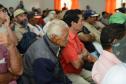 Cerca de 200 pessoas participaram de uma reunião organizada nesta sexta-feira (2) pela Cohapar em Jardim Alegre para a apresentação do programa de Escrituração Direta da companhia. O grupo de possíveis beneficiários é formado por mutuários, compradores e ocupantes de imóveis da Cohapar que estão com o financiamento quitado e desejam registrar a propriedade de suas moradias.