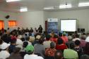 Cerca de 200 pessoas participaram de uma reunião organizada nesta sexta-feira (2) pela Cohapar em Jardim Alegre para a apresentação do programa de Escrituração Direta da companhia. O grupo de possíveis beneficiários é formado por mutuários, compradores e ocupantes de imóveis da Cohapar que estão com o financiamento quitado e desejam registrar a propriedade de suas moradias.