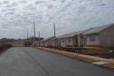 Com mais de 90% do cronograma executado, serão concluídas nos próximos dias as obras de construção de 47 casas populares da Cohapar em Cornélio Procópio, no Norte Pioneiro do Paraná. As moradias são destinadas a famílias com renda de até seis salários mínimos, que devem se cadastrar no site xoops.celepar.parana/migracao/ccivil_cohapar/cadastro até o dia 18 de agosto para participarem do processo seletivo.