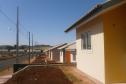 Com mais de 90% do cronograma executado, serão concluídas nos próximos dias as obras de construção de 47 casas populares da Cohapar em Cornélio Procópio, no Norte Pioneiro do Paraná. As moradias são destinadas a famílias com renda de até seis salários mínimos, que devem se cadastrar no site xoops.celepar.parana/migracao/ccivil_cohapar/cadastro até o dia 18 de agosto para participarem do processo seletivo.