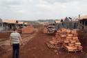 Técnicos da Cohapar estiveram nesta quarta-feira (4) nos canteiros de obras de construção de conjuntos habitacionais em Leópolis e Sertaneja, na região Norte do Paraná. Eles acompanharam a evolução da construção das casas populares nos municípios, que deverão ser entregues à população entre o fim de 2019 e o início de 2020.