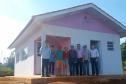O presidente da Cohapar, Jorge Lange, e o presidente da Companhia Municipal de Habitação de Cascavel (Cohavel), Nei Haveroth, vistoriaram nesta segunda-feira (9), as obras de construção de 57 novas casas populares no Assentamento Valmir Motta de Oliveira, na zona rural de Cascavel. O projeto envolve investimentos de R$ 1,6 milhão e deverá ser concluído até a metade de novembro.