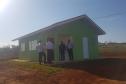O presidente da Cohapar, Jorge Lange, e o presidente da Companhia Municipal de Habitação de Cascavel (Cohavel), Nei Haveroth, vistoriaram nesta segunda-feira (9), as obras de construção de 57 novas casas populares no Assentamento Valmir Motta de Oliveira, na zona rural de Cascavel. O projeto envolve investimentos de R$ 1,6 milhão e deverá ser concluído até a metade de novembro.