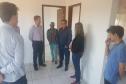 O presidente da Cohapar, Jorge Lange, e o presidente da Companhia Municipal de Habitação de Cascavel (Cohavel), Nei Haveroth, vistoriaram nesta segunda-feira (9), as obras de construção de 57 novas casas populares no Assentamento Valmir Motta de Oliveira, na zona rural de Cascavel. O projeto envolve investimentos de R$ 1,6 milhão e deverá ser concluído até a metade de novembro.