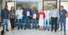 Técnicos da Cohapar entregaram na última semana as escrituras de oito imóveis a mutuários da empresa de Maringá e Santo Inácio, na região Norte do Paraná. A ação faz parte do programa de Escrituração Direta da companhia, que consiste na oferta de um serviço para reconhecimento de propriedade feito de forma mais rápida e barata do que o praticado normalmente pelo mercado.
