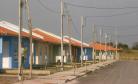 Faltam poucos detalhes para que o Residencial Santo Antônio da Platina II, com 128 casas populares, seja concluído na cidade. Nesta quarta-feira (11), técnicos da Cohapar estiveram no local das obras verificando os últimos trabalhos que estão sendo realizados para a conclusão do empreendimento, que recebeu R$ 13 milhões de investimentos do poder público.