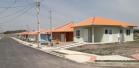 Faltam poucos detalhes para que o Residencial Santo Antônio da Platina II, com 128 casas populares, seja concluído na cidade. Nesta quarta-feira (11), técnicos da Cohapar estiveram no local das obras verificando os últimos trabalhos que estão sendo realizados para a conclusão do empreendimento, que recebeu R$ 13 milhões de investimentos do poder público.