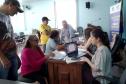 Cerca de 350 moradores de Pitanga participaram nesta quarta-feira (11) de uma reunião organizada pela Cohapar para explicar os detalhes do programa de Escrituração Direta da empresa. O grupo é formado por mutuários, compradores ou pessoas que residem há mais de cinco anos em imóveis financiados pela companhia na cidade, na região Central do Paraná, e que poderão obter a escritura de suas propriedades com custos reduzidos em mais facilidade.