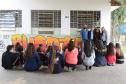 O presidente da Cohapar, Jorge Lange, participou nesta segunda-feira (23) do plantio de mudas de pitangueiras junto com alunos do Colégio Estadual Arnaldo Faivro Busato, em Pinhais. O ato simbólico faz parte de uma série de ações em alusão ao programa Paraná Mais Verde, que consiste no plantio de 413 mil mudas nativas nos 399 municípios paranaenses.