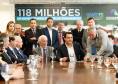 O governador Carlos Massa Ratinho Junior confirmou nesta quarta-feira (9) mais 1.494 novas casas populares para moradores de 33 municípios paranaenses. São imóveis financiados, casas repassadas gratuitamente a famílias de baixa renda e condomínios para pessoas idosas. O investimento é de R$ 118 milhões, com recursos do Tesouro Estadual, por meio do programa Habita Paraná, e de financiamento do Banco Interamericano de Desenvolvimento (BID).
