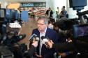 O governador Carlos Massa Ratinho Junior confirmou nesta quarta-feira (9) mais 1.494 novas casas populares para moradores de 33 municípios paranaenses. São imóveis financiados, casas repassadas gratuitamente a famílias de baixa renda e condomínios para pessoas idosas. O investimento é de R$ 118 milhões, com recursos do Tesouro Estadual, por meio do programa Habita Paraná, e de financiamento do Banco Interamericano de Desenvolvimento (BID).