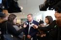 O governador Carlos Massa Ratinho Junior confirmou nesta quarta-feira (9) mais 1.494 novas casas populares para moradores de 33 municípios paranaenses. São imóveis financiados, casas repassadas gratuitamente a famílias de baixa renda e condomínios para pessoas idosas. O investimento é de R$ 118 milhões, com recursos do Tesouro Estadual, por meio do programa Habita Paraná, e de financiamento do Banco Interamericano de Desenvolvimento (BID).