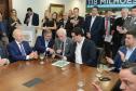 O governador Carlos Massa Ratinho Junior confirmou nesta quarta-feira (9) mais 1.494 novas casas populares para moradores de 33 municípios paranaenses. São imóveis financiados, casas repassadas gratuitamente a famílias de baixa renda e condomínios para pessoas idosas. O investimento é de R$ 118 milhões, com recursos do Tesouro Estadual, por meio do programa Habita Paraná, e de financiamento do Banco Interamericano de Desenvolvimento (BID).