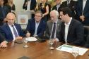 O governador Carlos Massa Ratinho Junior confirmou nesta quarta-feira (9) mais 1.494 novas casas populares para moradores de 33 municípios paranaenses. São imóveis financiados, casas repassadas gratuitamente a famílias de baixa renda e condomínios para pessoas idosas. O investimento é de R$ 118 milhões, com recursos do Tesouro Estadual, por meio do programa Habita Paraná, e de financiamento do Banco Interamericano de Desenvolvimento (BID).