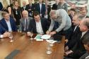 O governador Carlos Massa Ratinho Junior confirmou nesta quarta-feira (9) mais 1.494 novas casas populares para moradores de 33 municípios paranaenses. São imóveis financiados, casas repassadas gratuitamente a famílias de baixa renda e condomínios para pessoas idosas. O investimento é de R$ 118 milhões, com recursos do Tesouro Estadual, por meio do programa Habita Paraná, e de financiamento do Banco Interamericano de Desenvolvimento (BID).