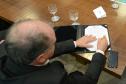 O governador Carlos Massa Ratinho Junior confirmou nesta quarta-feira (9) mais 1.494 novas casas populares para moradores de 33 municípios paranaenses. São imóveis financiados, casas repassadas gratuitamente a famílias de baixa renda e condomínios para pessoas idosas. O investimento é de R$ 118 milhões, com recursos do Tesouro Estadual, por meio do programa Habita Paraná, e de financiamento do Banco Interamericano de Desenvolvimento (BID).