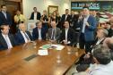 O governador Carlos Massa Ratinho Junior confirmou nesta quarta-feira (9) mais 1.494 novas casas populares para moradores de 33 municípios paranaenses. São imóveis financiados, casas repassadas gratuitamente a famílias de baixa renda e condomínios para pessoas idosas. O investimento é de R$ 118 milhões, com recursos do Tesouro Estadual, por meio do programa Habita Paraná, e de financiamento do Banco Interamericano de Desenvolvimento (BID).