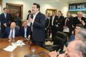 O governador Carlos Massa Ratinho Junior confirmou nesta quarta-feira (9) mais 1.494 novas casas populares para moradores de 33 municípios paranaenses. São imóveis financiados, casas repassadas gratuitamente a famílias de baixa renda e condomínios para pessoas idosas. O investimento é de R$ 118 milhões, com recursos do Tesouro Estadual, por meio do programa Habita Paraná, e de financiamento do Banco Interamericano de Desenvolvimento (BID).
