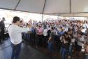 O governador Carlos Massa Ratinho Junior repassou nesta sexta-feira (11), em Nova Esperança, as chaves de moradias populares para 133 famílias do município. Presentes: prefeito de Nova Esperança, Moacir Olivatti, secretários: da Saúde, Beto Preto; de Desenvolvimento Urbano, João Carlos Ortega; presidente da Cohapar, Jorge Lange; entre outros.Nova Esperança, 11-10-19.Foto: Arnaldo Alves / AEN.